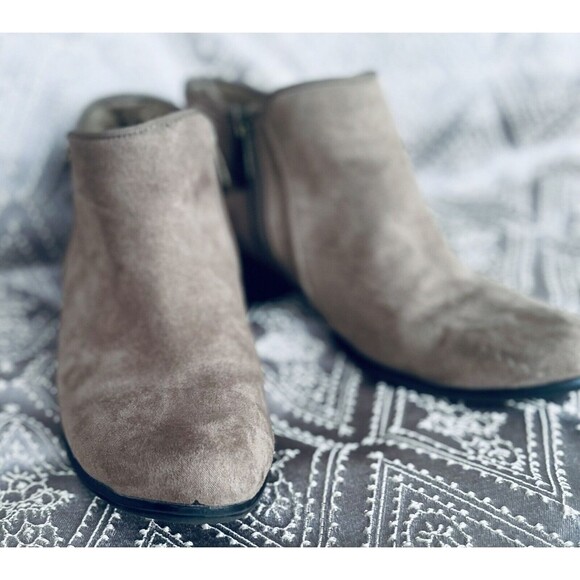 Ankle Boots - Fall Booties - Daisy Fuentes Size 6- Brown Boots - Picture 1 of 9